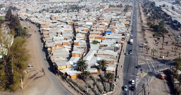 Municipalidad y Gobierno se juntan para tratar el tema de las tomas en Colina.