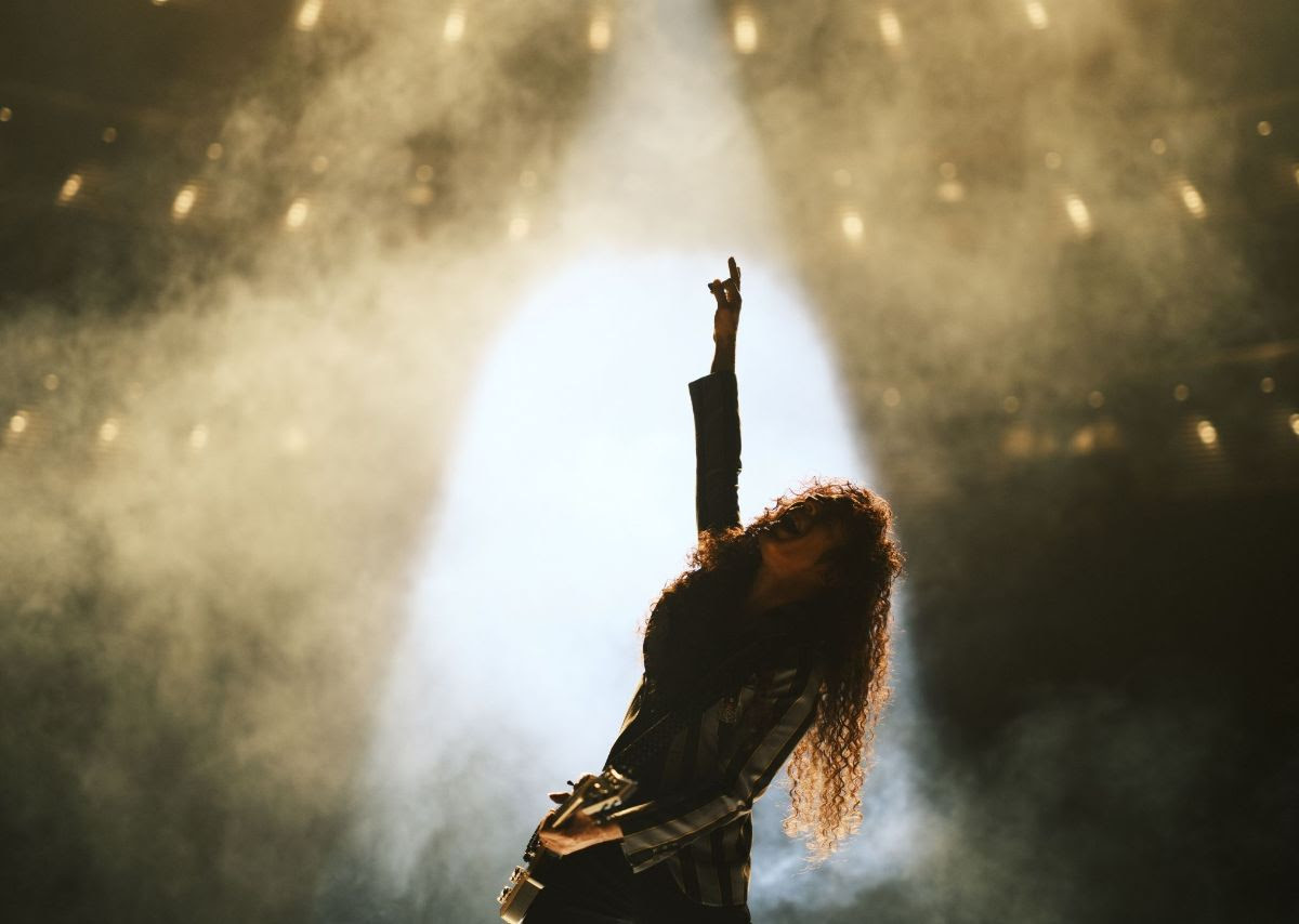 Marty Friedman confirma su regreso a Chile con la grabación oficial de su concierto en el Teatro Cariola.