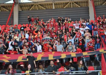 Se formaliza la prohibición de acceso al estadio para hinchas de Rangers por el lanzamiento de bengalas en Linares.