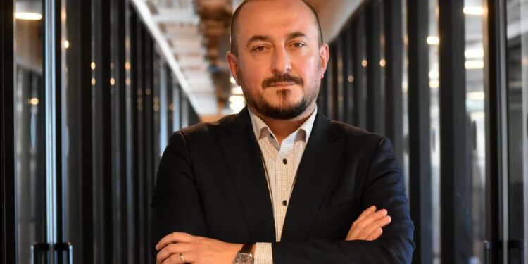 Dedecon guía a los abuelitos.