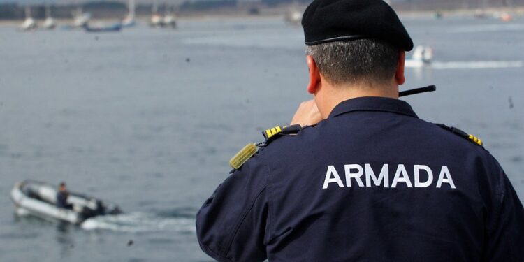 Armada ordena investigación interna tras el informe de Contraloría sobre viajes en licencias médicas.