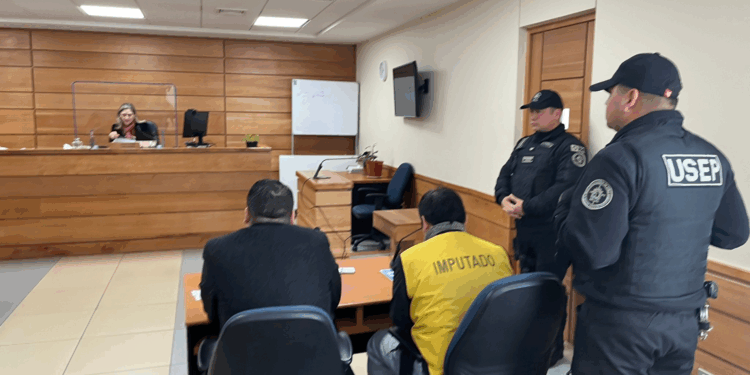 Entrenador de vóleibol es detenido y permanece en prisión preventiva por abusos sexuales a menores en Linares.