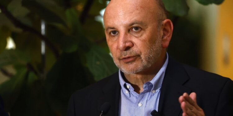 El senador Castro destacó que Jeannette Jara no suspendió su militancia en el PC: «Fue una decisión muy positiva».