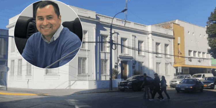 ¡Los gastos se duplican! Concejal de Molina denuncia incremento millonario en contrataciones municipales.