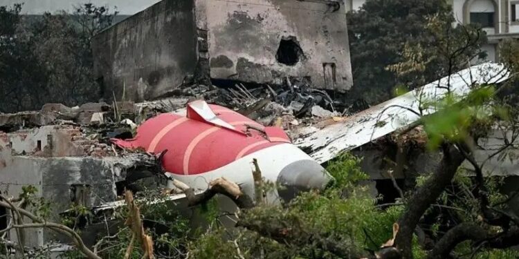 Fuertes críticas al informe preliminar del accidente del avión de Air India que causó la muerte de 260 personas.