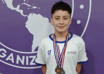 Con solo 12 años, un joven nadador de Maule brilla en un torneo sudamericano en Paraguay.