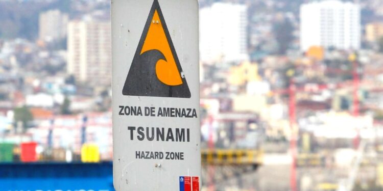 Se emite Alerta Amarilla para las comunas costeras desde Arica hasta Magallanes debido a un tsunami tras el terremoto en Rusia.