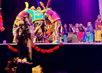 Brotes del Folclore organiza un espectacular evento en Los Ángeles para honrar a la Virgen del Carmen.