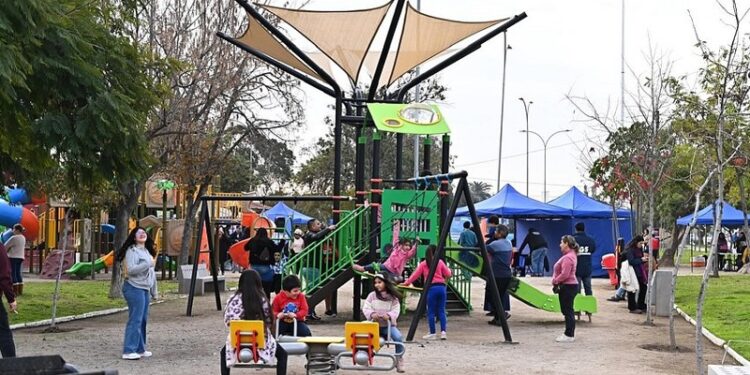 Se abren 2 nuevos espacios públicos y el alcalde de San Bernardo condena el vandalismo.