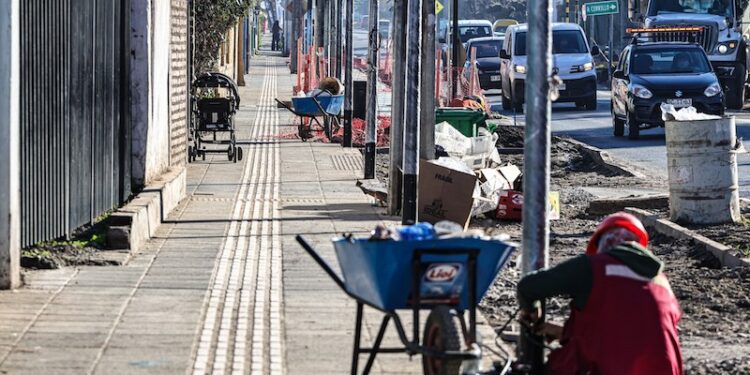 Buin: el nuevo paseo peatonal de Linderos ya lleva un 45% de avance en las obras.