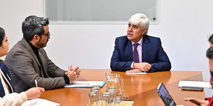 Alcalde de San Bernardo logra frutos tras reclamo a la candidata Jeannette Jara: se junta con el seremi de Seguridad RM, Alejandro Reyes.