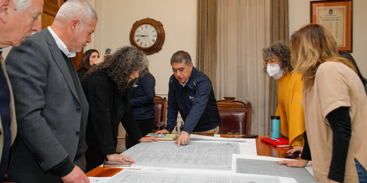 Municipalidad de Santiago toma acción por incendio en edificio.