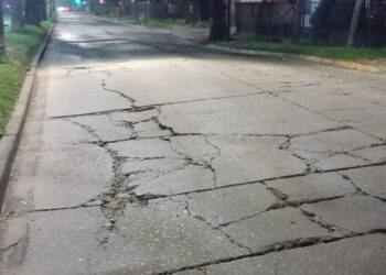 Las calles de Los Ángeles enfrentan serios problemas de reparación: hay vías intransitables.