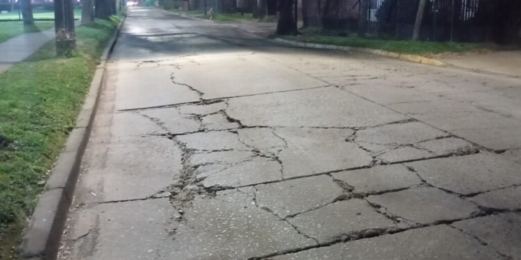 Las calles de Los Ángeles enfrentan serios problemas de reparación: hay vías intransitables.