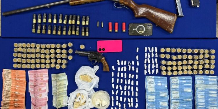 Desmantelan una red de tráfico de drogas en San Carlos y confiscadan viviendas y automóviles.