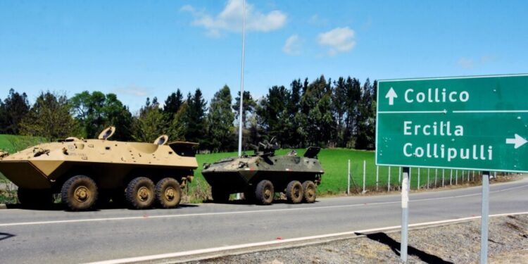 Ataque armado en Malleco resulta en un trabajador herido por bala y dos máquinas incendiadas.
