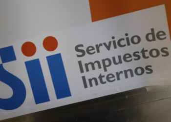 Funcionarios del Servicio de Impuestos Internos (SII) denunciados por un fraude millonario en esquema piramidal.