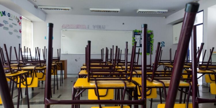 Colegio de Los Ángeles deberá indemnizar con $10 millones a familia de niño con TEA por acoso escolar.