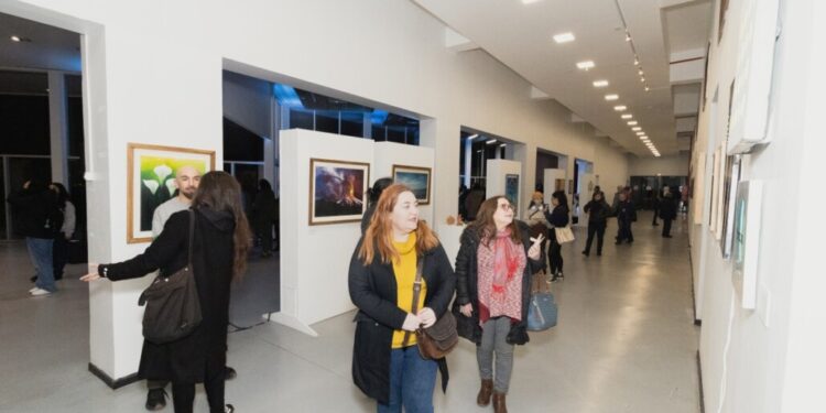 Inauguran “Galería Abierta” con la colaboración de docentes de artes visuales en Los Ángeles.
