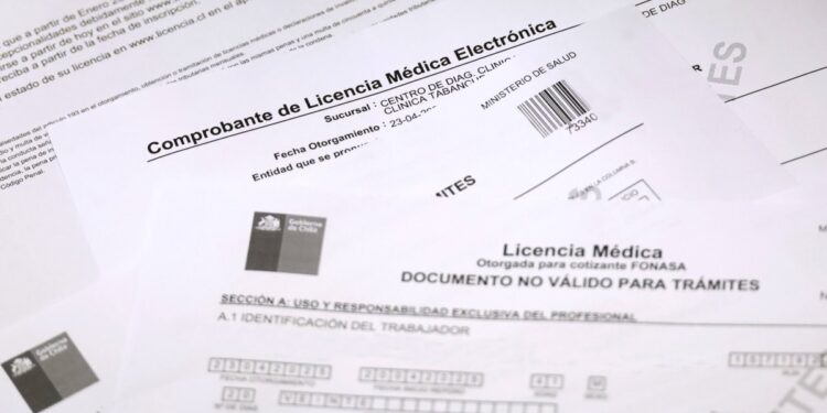 Dipres informa sobre variable situación en el ausentismo laboral del sector público debido a licencias médicas comunes.