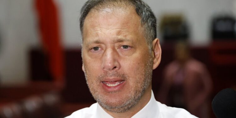 El Presidente de la Cámara reafirma su petición de convocar al Cosena por temas de narcotráfico en las Fuerzas Armadas.