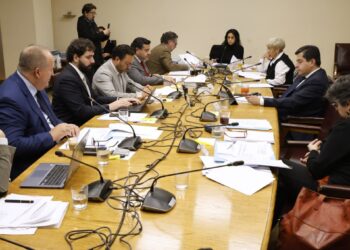 La Comisión del Senado convoca a altos mandos de las FF.AA. y al Fiscal Nacional a una sesión reservada por el caso de exfuncionarios de la FACh.