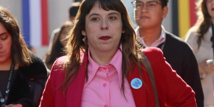 El Frente Amplio respalda a Jara, reconoce «deficiencias» en la campaña de Winter y propone «fortalecer» la lista parlamentaria única.