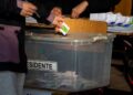 El diputado Rubén Oyarzo apoya el voto obligatorio, aunque sin sanciones para extranjeros.