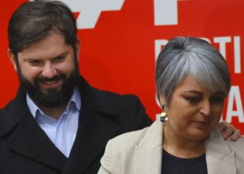 Boric y Jara asistieron a la conmemoración del 50 aniversario de la desaparición de la directiva clandestina del PS.