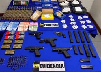 Desmantelan banda criminal con gran poder de fuego en Puente Alto: se les confiscó 25 kilos de drogas.