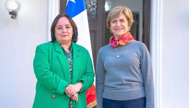 Senadora Aravena apoya a Evelyn Matthei dos meses después de su renuncia al Partido Republicano.