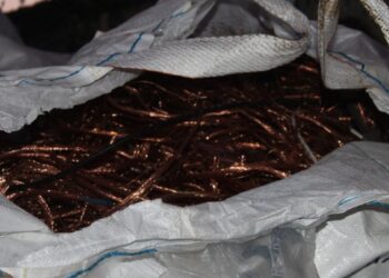 Confiscan más de 9 toneladas de cable de cobre y $18 millones en efectivo en Puerto Montt.