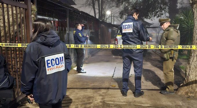 Víctima mortal sería un vecino ajeno: Un fallecido y dos heridos tras tiroteo en Renca.