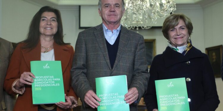 SNA presentó a Evelyn Matthei una propuesta agrícola que incluye 75 medidas específicas.