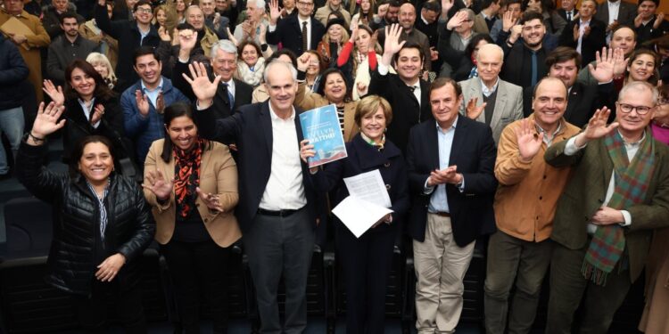 Evelyn Matthei pide a la militancia de RN que «asumamos la campaña con toda intensidad».