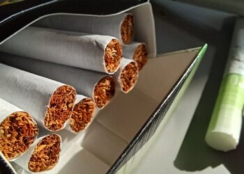 Detienen a tres extranjeros por introducir casi 1,3 millones de cajetillas de cigarrillos de contrabando en Antofagasta.