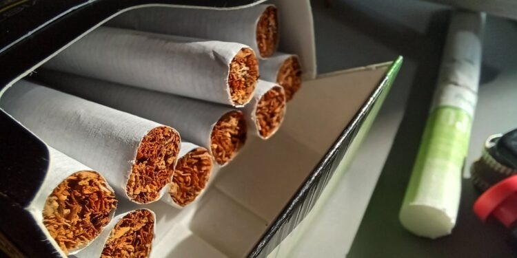 Detienen a tres extranjeros por introducir casi 1,3 millones de cajetillas de cigarrillos de contrabando en Antofagasta.