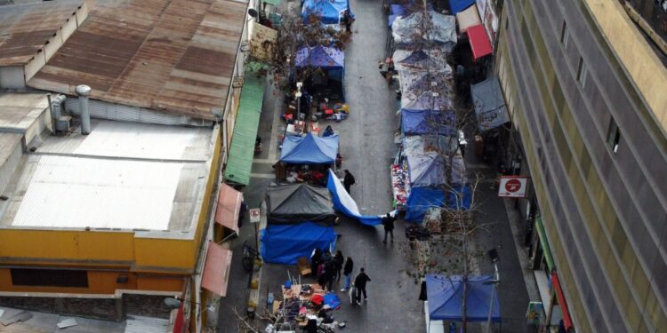 Presidente Boric sobre el operativo en Barrio Meiggs contra el comercio ilegal: «El Estado de derecho se aplica en todas partes».