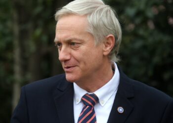 Kast elogia la decisión de Matthei de retirar la denuncia por «campaña sucia» y urge a Chile Vamos a «dirigir esta campaña».