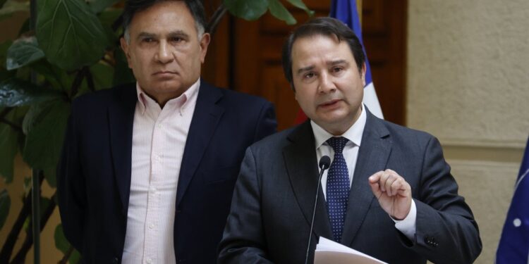 Diputados de RN exigen a Jeannette Jara que se manifieste sobre la deuda de aportes del PC.