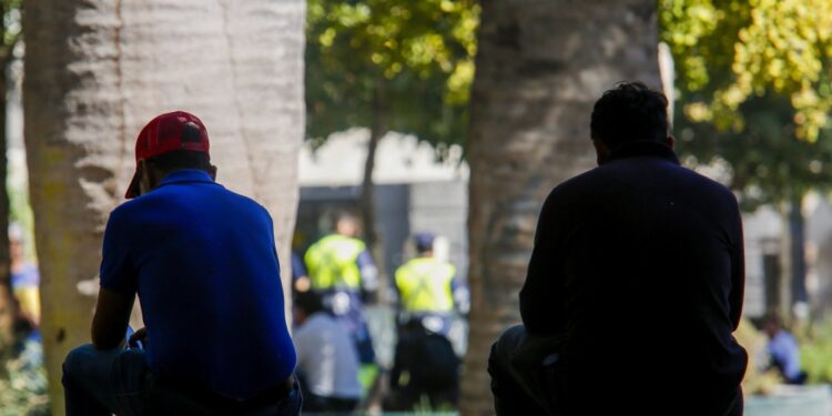 Cinco regiones del país sobrepasan el 9% de desempleo, y especialistas solicitan al Gobierno tomar medidas.