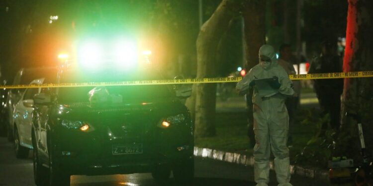 Encuentran el cuerpo de una mujer mayor, desaparecida desde hace dos días, en una maleta enterrada en su hogar en Recoleta.