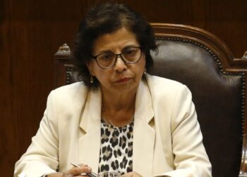 La Ministra de Minería respalda el acuerdo entre Codelco y SQM para la explotación del litio, afirmando: «Es una decisión de Estado».