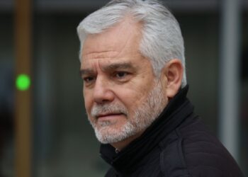 Presidente de la ANEF asegura que el control digital de asistencia «ya está implementado» tras el mandato de la Contraloría.