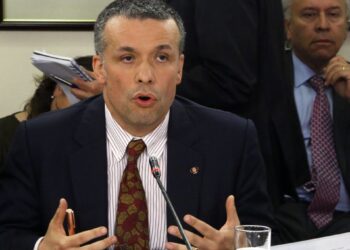 Óscar Landerretche considera «muy deficiente» el programa inicial de Jeannette Jara.