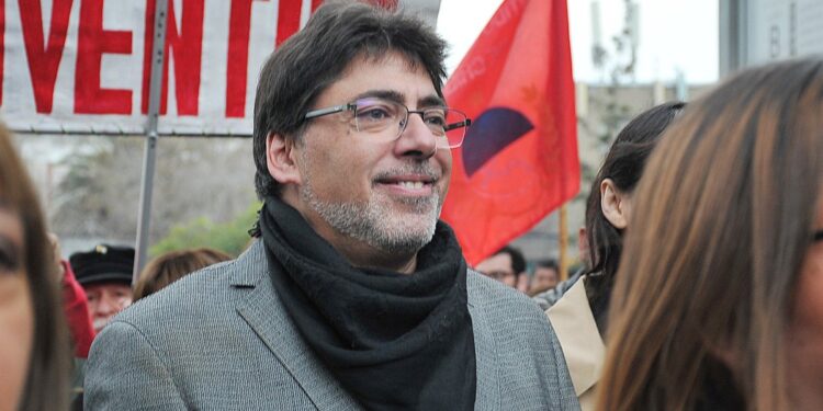 Daniel Jadue afirmó que el Partido Comunista había suspendido la militancia de Jeannette Jara, pero luego se retractó: «Aún no se ha discutido».