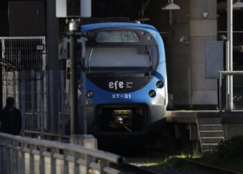 Presentan propuesta para que el próximo Gobierno reciba el tren Valparaíso-Santiago con financiamiento.