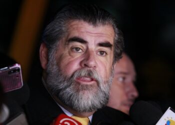 Rodrigo Ubilla critica a Kast: “Gobernar implica más que simples eslóganes y declaraciones impactantes”