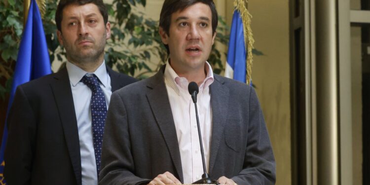 UDI invita a toda la oposición a unirse en un pacto parlamentario para hacer frente a la izquierda.