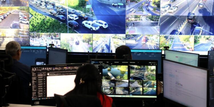 Informe revela que Las Condes encabeza la seguridad municipal con 3.928 cámaras de televigilancia.